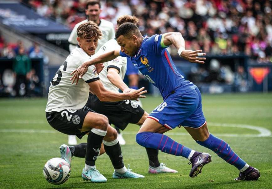 姆巴佩专访(3)：我与家人无需用言语表达爱；赛后我不看回放